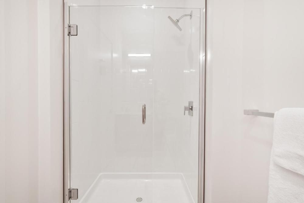 Deluxe Queen Suite interior